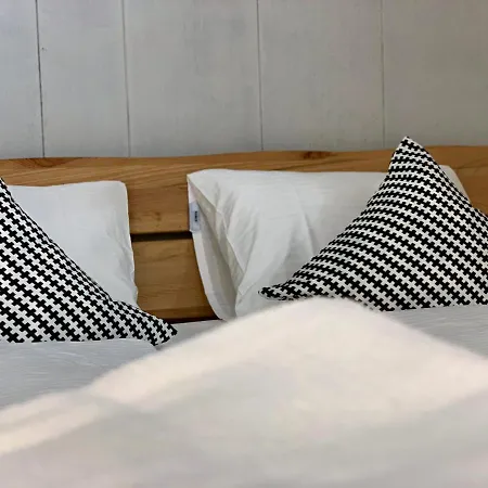 Brand New, 5min To Paradise !